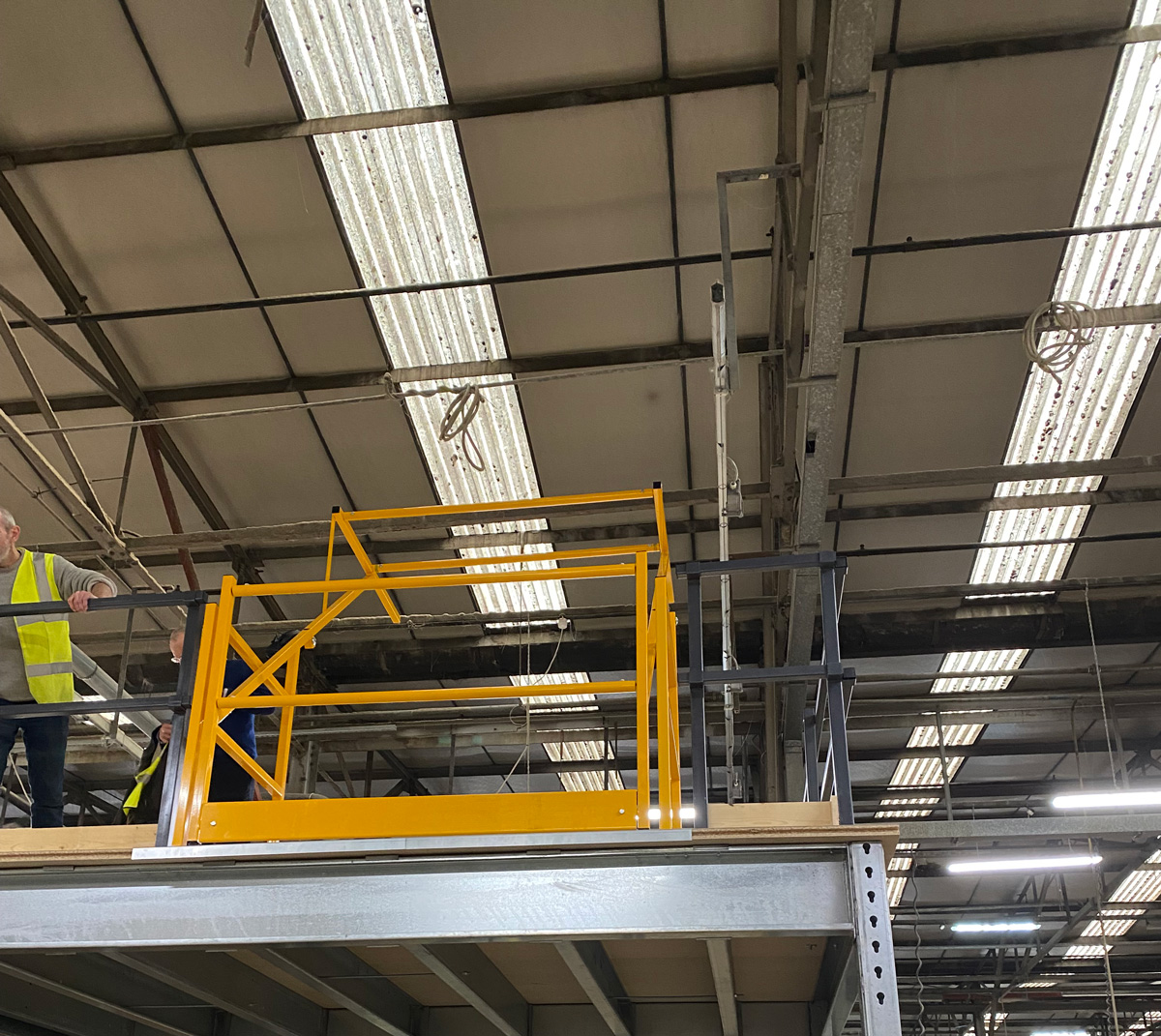 Mezzanine best sale pallet gate